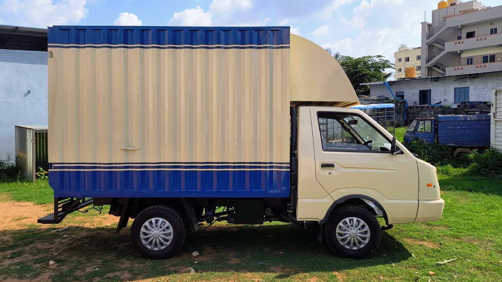 Ashok Leyland dost xl